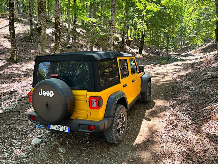 Jeep Wrangler 4Xe Unlimited Rubicon: le immagini
