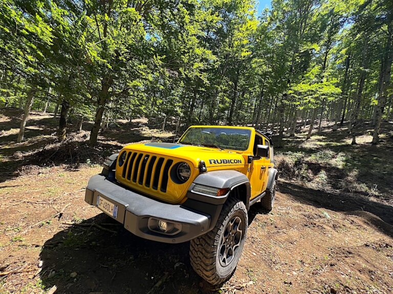 Jeep Wrangler 4Xe Unlimited Rubicon: le immagini