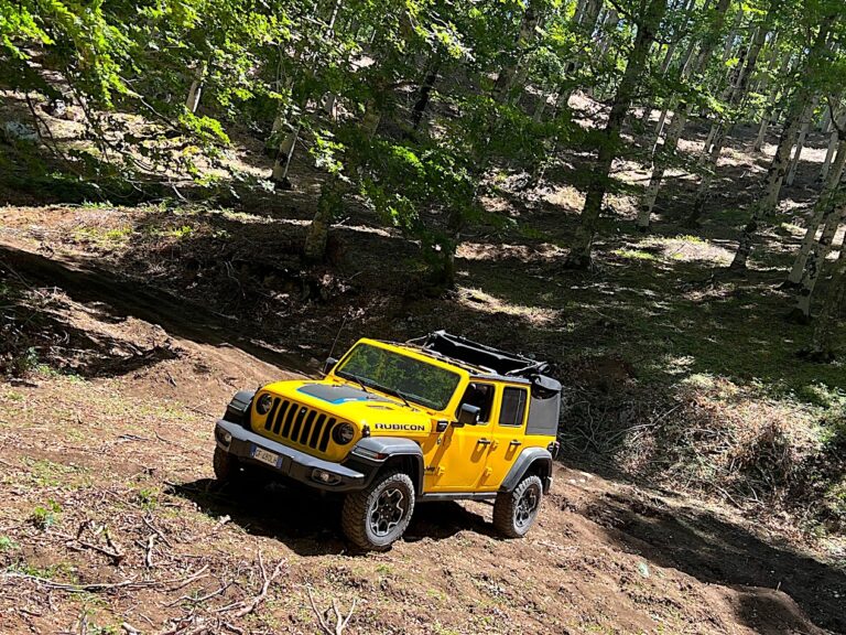 Jeep Wrangler 4Xe Unlimited Rubicon: le immagini