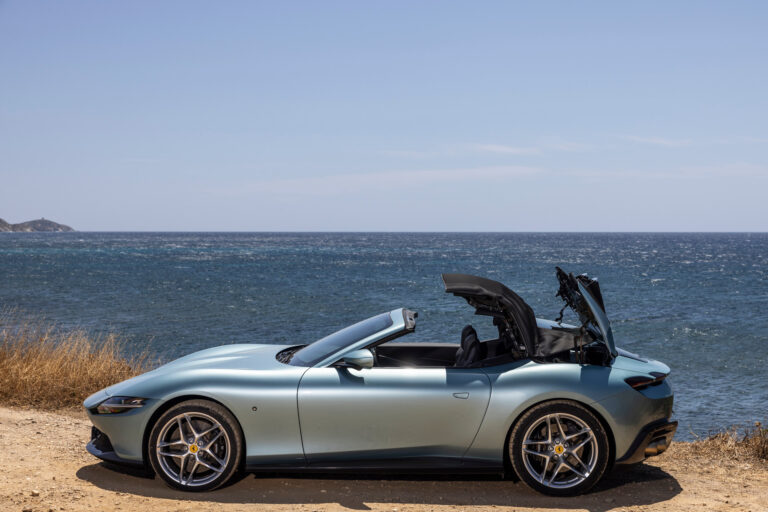 Ferrari Roma Spider: le foto della prova su strada