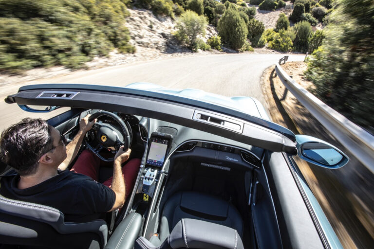 Ferrari Roma Spider: le foto della prova su strada