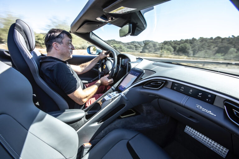 Ferrari Roma Spider: le foto della prova su strada