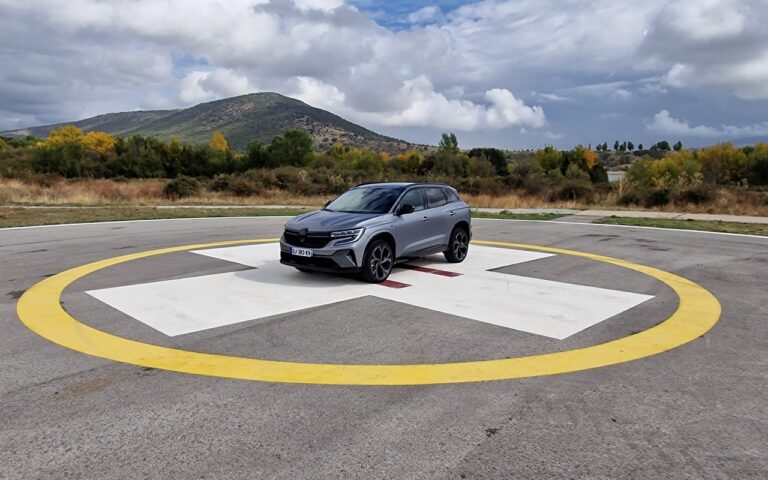 Renault Austral: le immagini ufficiali