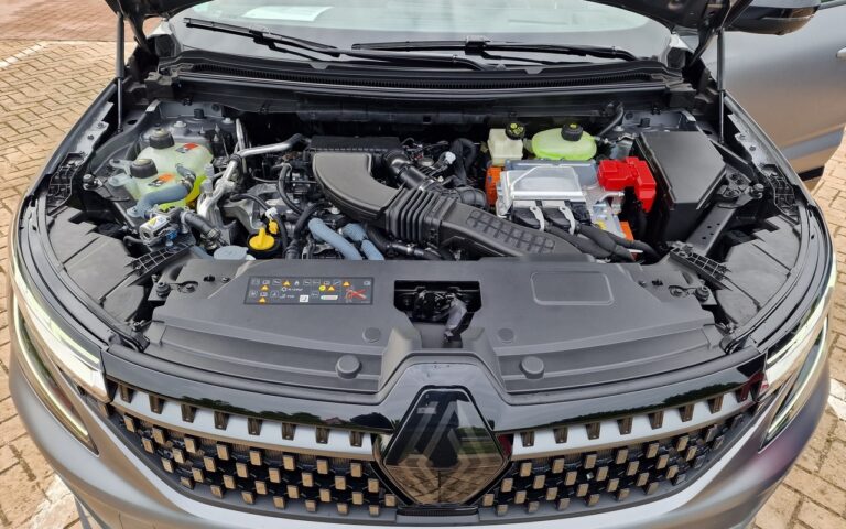 Renault Austral: le immagini ufficiali