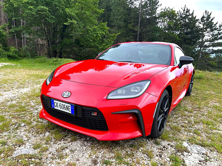 Toyota GR86: le foto della prova su strada