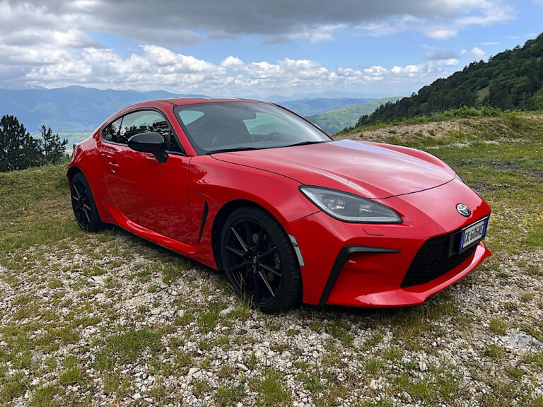 Toyota GR86: le foto della prova su strada