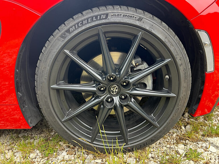Toyota GR86: le foto della prova su strada