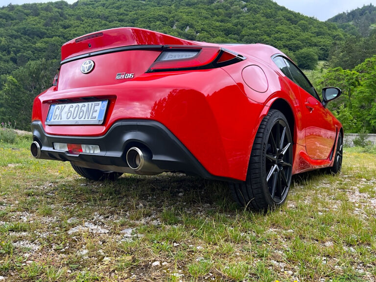 Toyota GR86: le foto della prova su strada