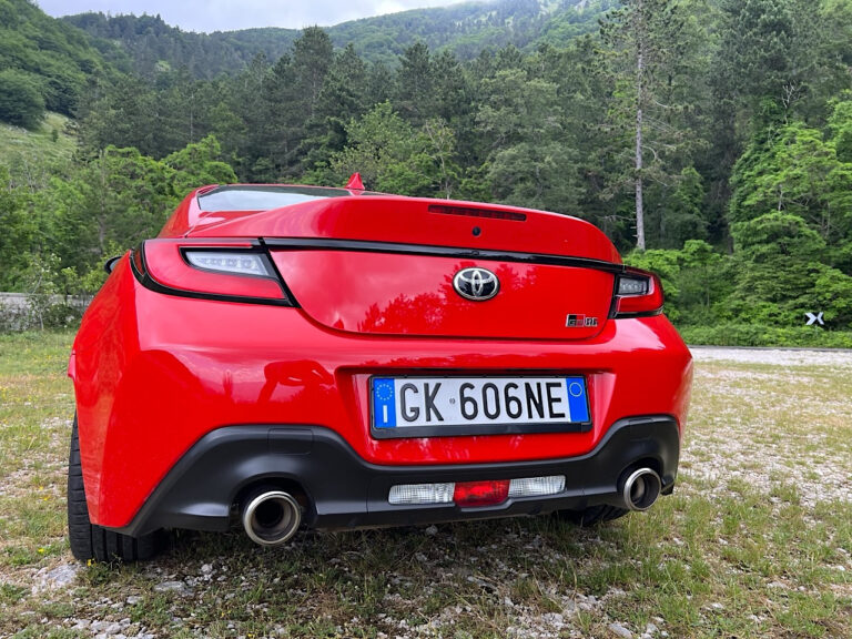 Toyota GR86: le foto della prova su strada