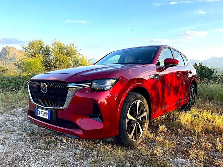 Mazda CX-60 PHEV: le foto della prova su strada