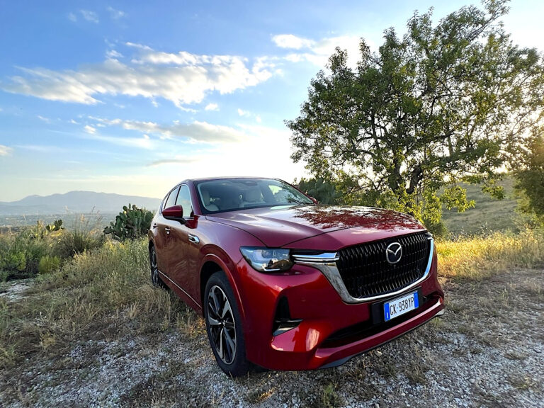 Mazda CX-60 PHEV: le foto della prova su strada