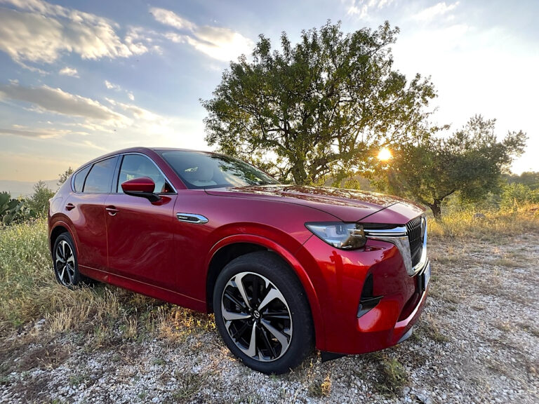 Mazda CX-60 PHEV: le foto della prova su strada