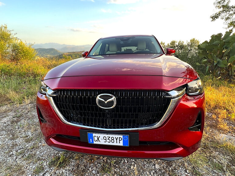 Mazda CX-60 PHEV: le foto della prova su strada