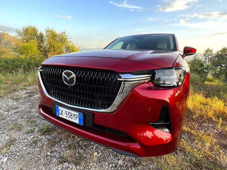 Mazda CX-60 PHEV: le foto della prova su strada