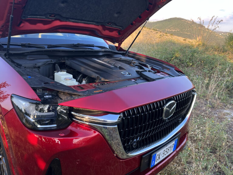 Mazda CX-60 PHEV: le foto della prova su strada