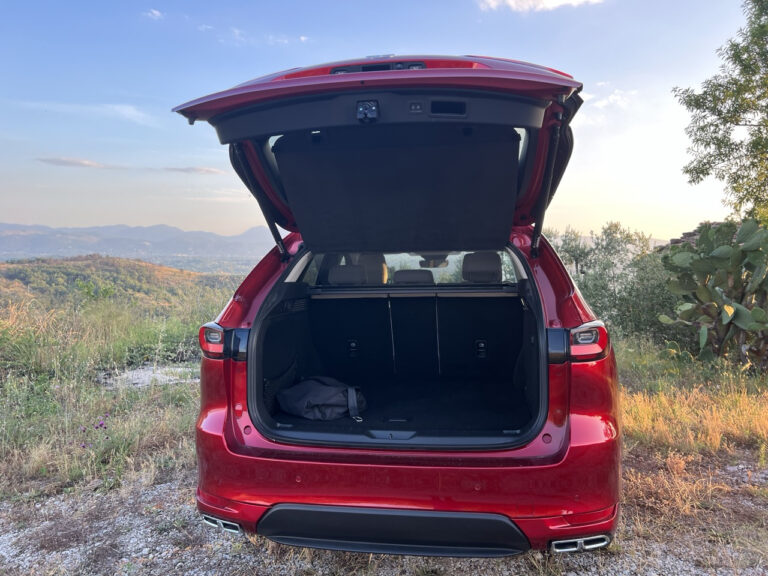 Mazda CX-60 PHEV: le foto della prova su strada