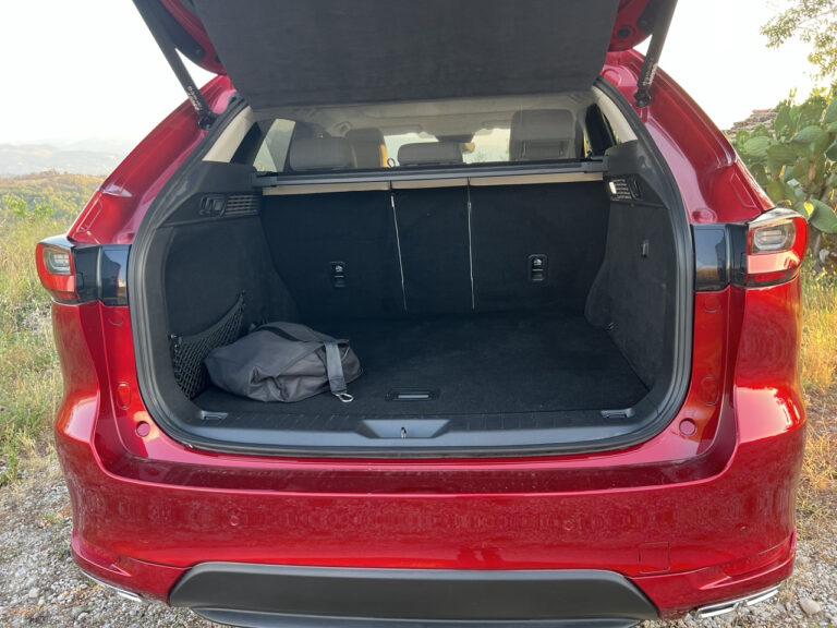 Mazda CX-60 PHEV: le foto della prova su strada