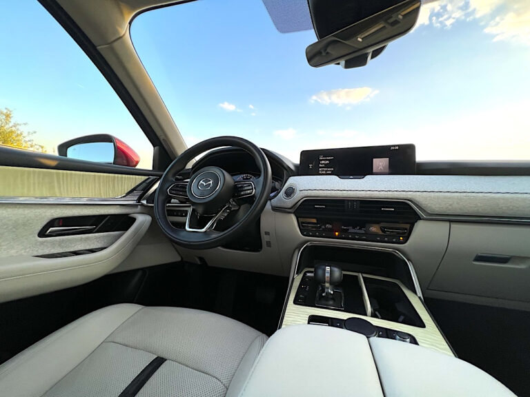 Mazda CX-60 PHEV: le foto della prova su strada