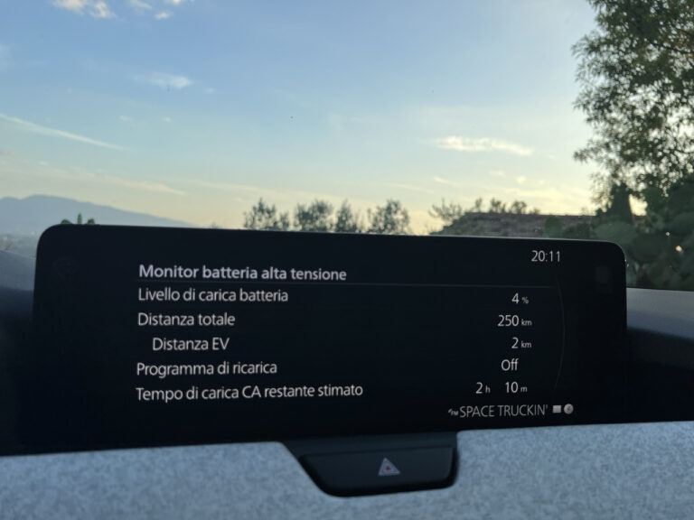 Mazda CX-60 PHEV: le foto della prova su strada