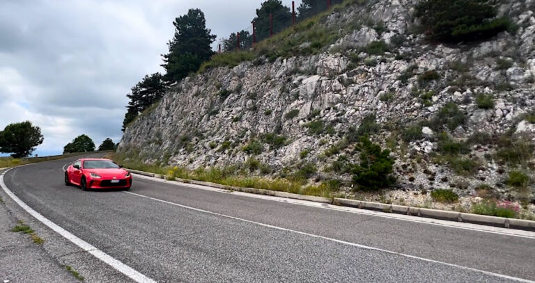 Toyota GR86: le foto della prova su strada
