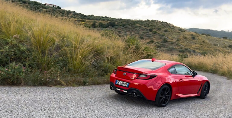 Toyota GR86: le foto della prova su strada