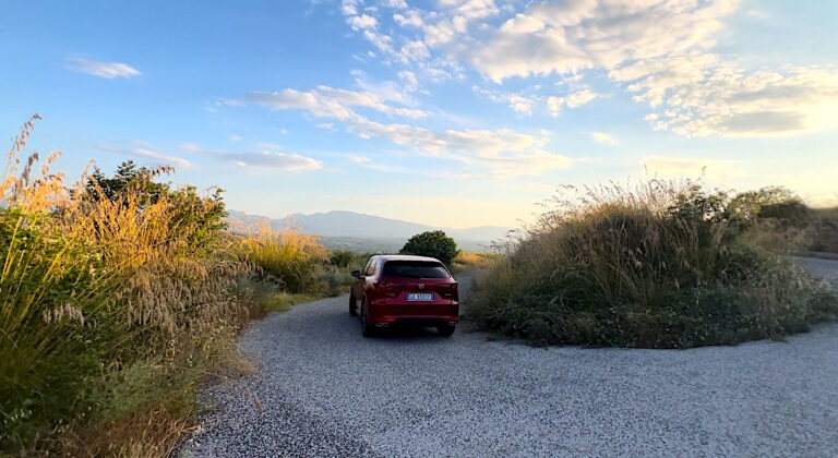 Mazda CX-60 PHEV: le foto della prova su strada