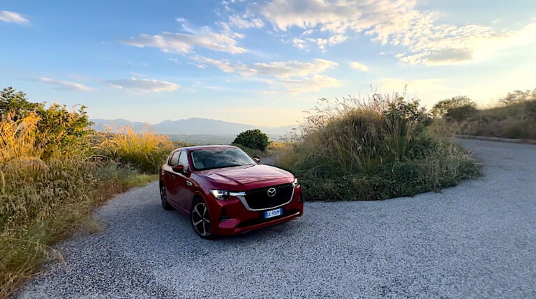 Mazda CX-60 PHEV: le foto della prova su strada