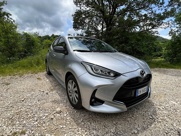 Mazda 2 Hybrid: le foto della prova su strada