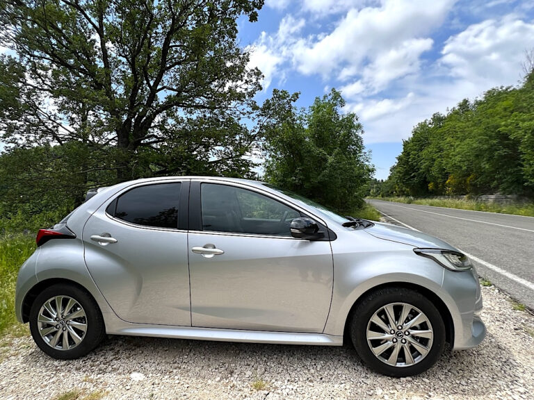 Mazda 2 Hybrid: le foto della prova su strada