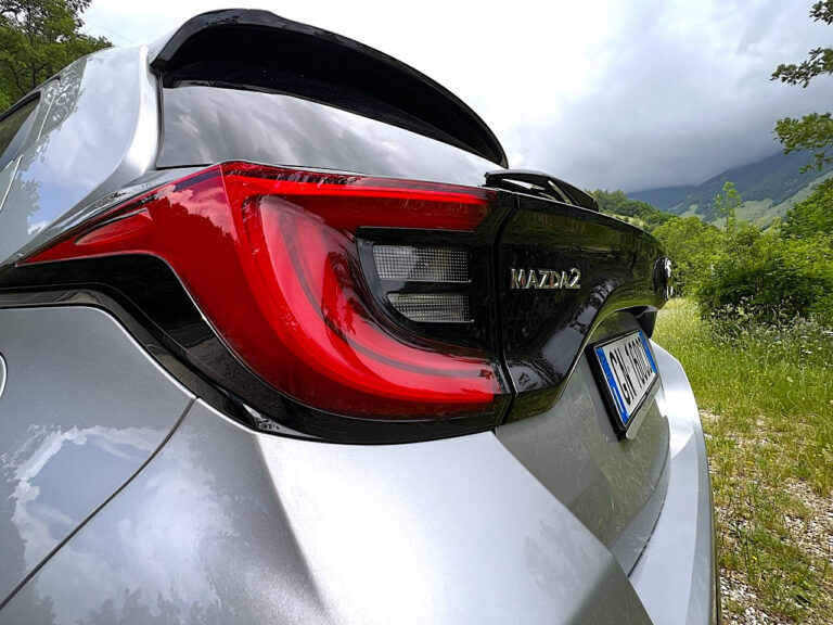 Mazda 2 Hybrid: le foto della prova su strada