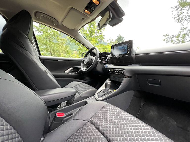 Mazda 2 Hybrid: le foto della prova su strada