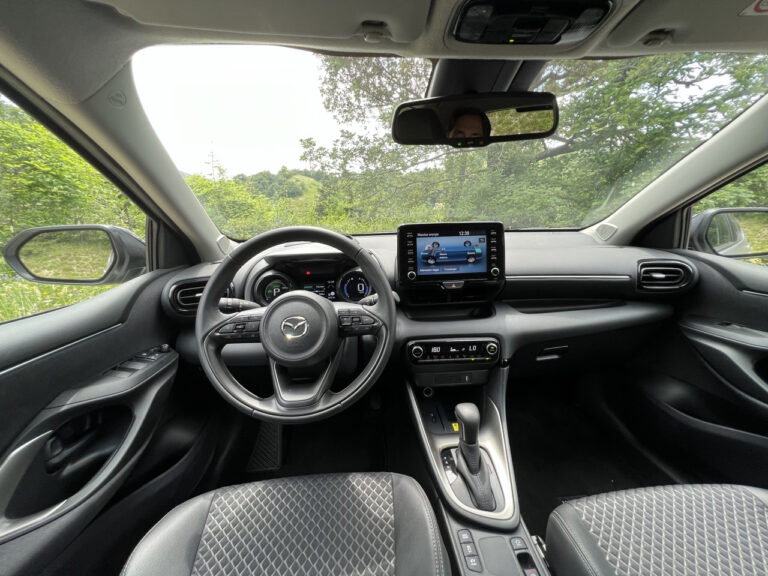 Mazda 2 Hybrid: le foto della prova su strada