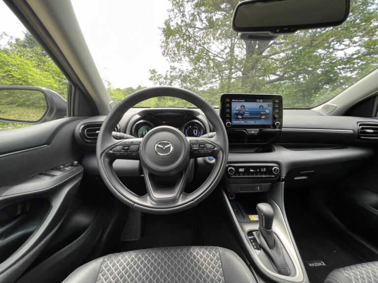 Mazda 2 Hybrid: le foto della prova su strada