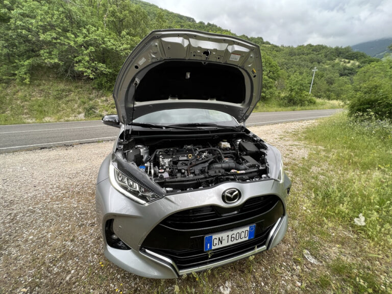 Mazda 2 Hybrid: le foto della prova su strada
