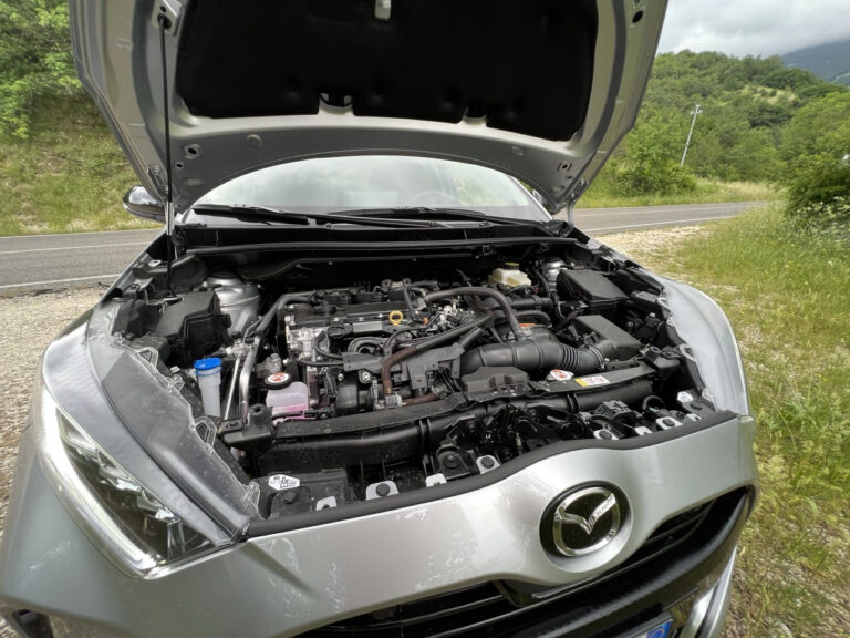 Mazda 2 Hybrid: le foto della prova su strada