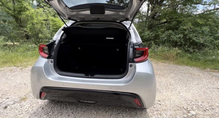 Mazda 2 Hybrid: le foto della prova su strada