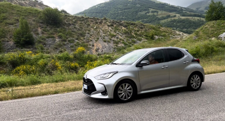 Mazda 2 Hybrid: le foto della prova su strada