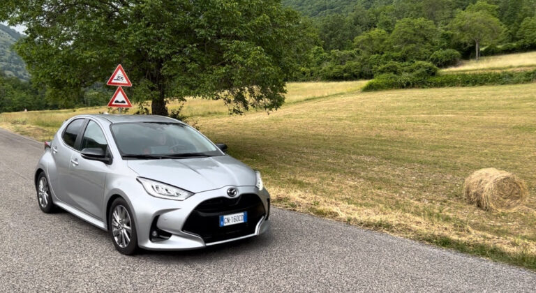Mazda 2 Hybrid: le foto della prova su strada