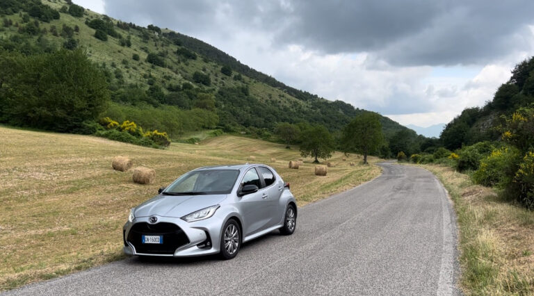 Mazda 2 Hybrid: le foto della prova su strada