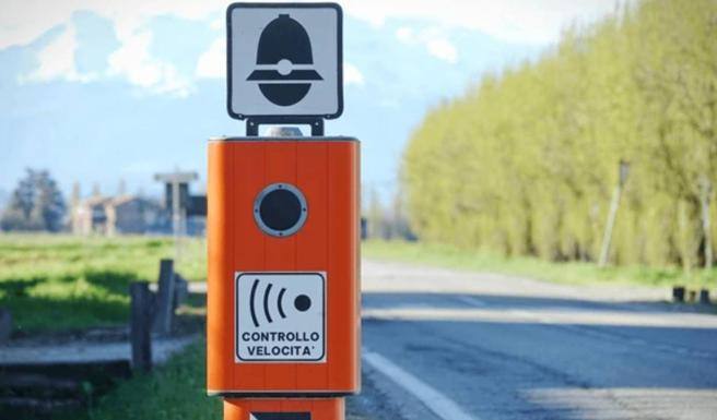 Cala il tesoro degli autovelox: -8,9% nel 2025 tra nuove regole e ricorsi - Motori.it