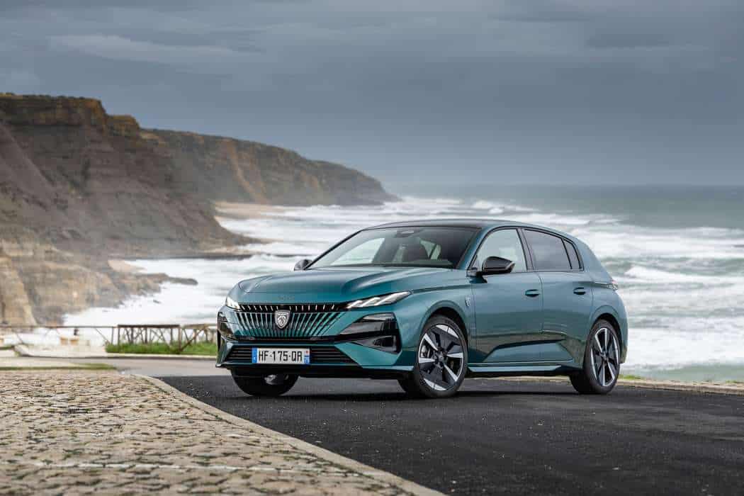 308 Restyling Nuove Peugeot 308 e 308 SW: caratteristiche, prezzi e motori delle ...