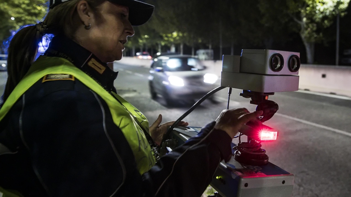 Arriva il nuovo autovelox intelligente: controlla telefoni e cinture slacciate - Motori.it