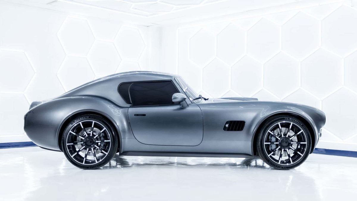 AC Cobra GT Coupe 2028: torna la leggenda con V8 da 720 CV - Motori.it