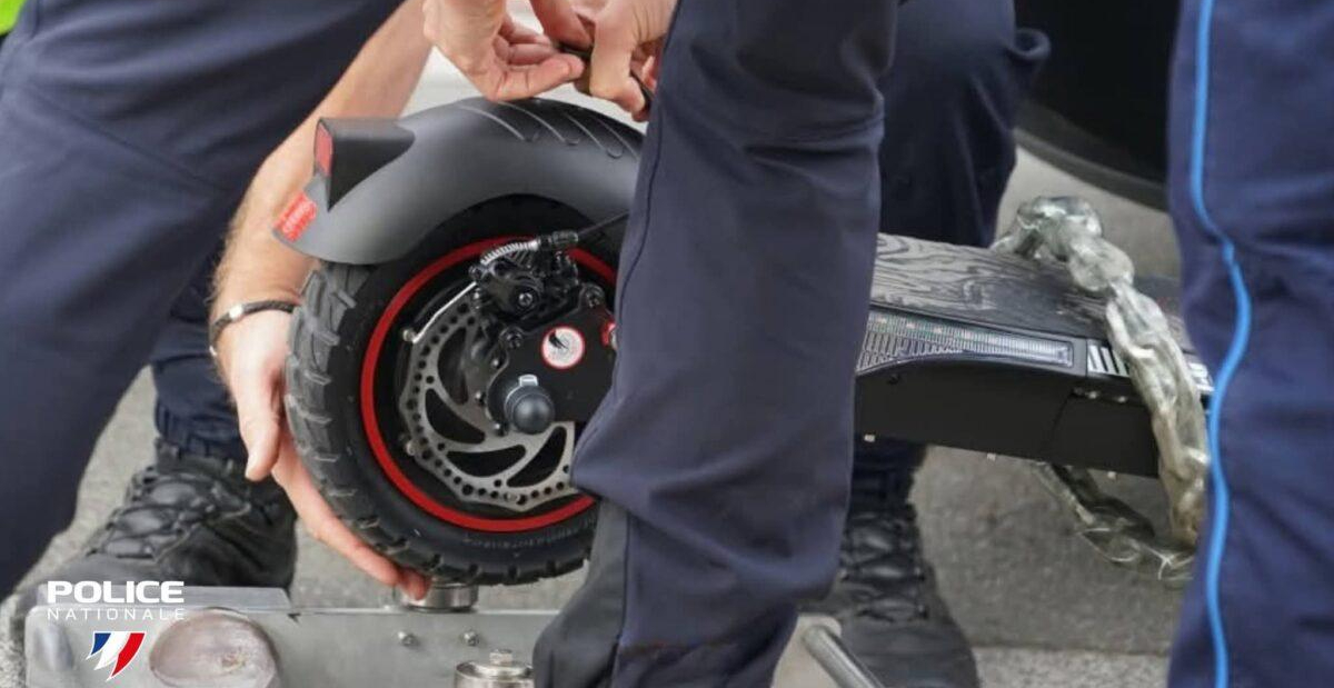 Correva a quasi 140 km/h: sequestrato un monopattino elettrico estremo - Motori.it