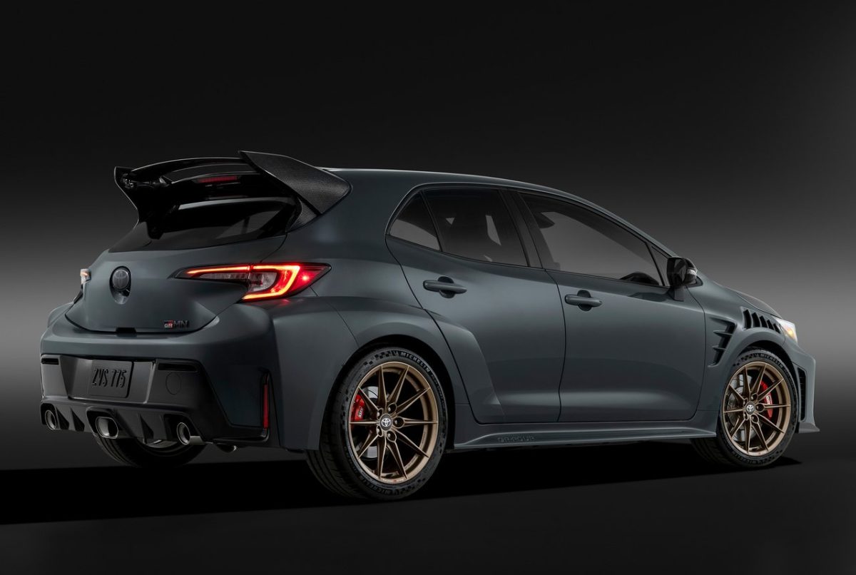 Toyota GRMN Corolla 2026: 302 Nm, meno peso e anima da Nürburgring - Motori.it